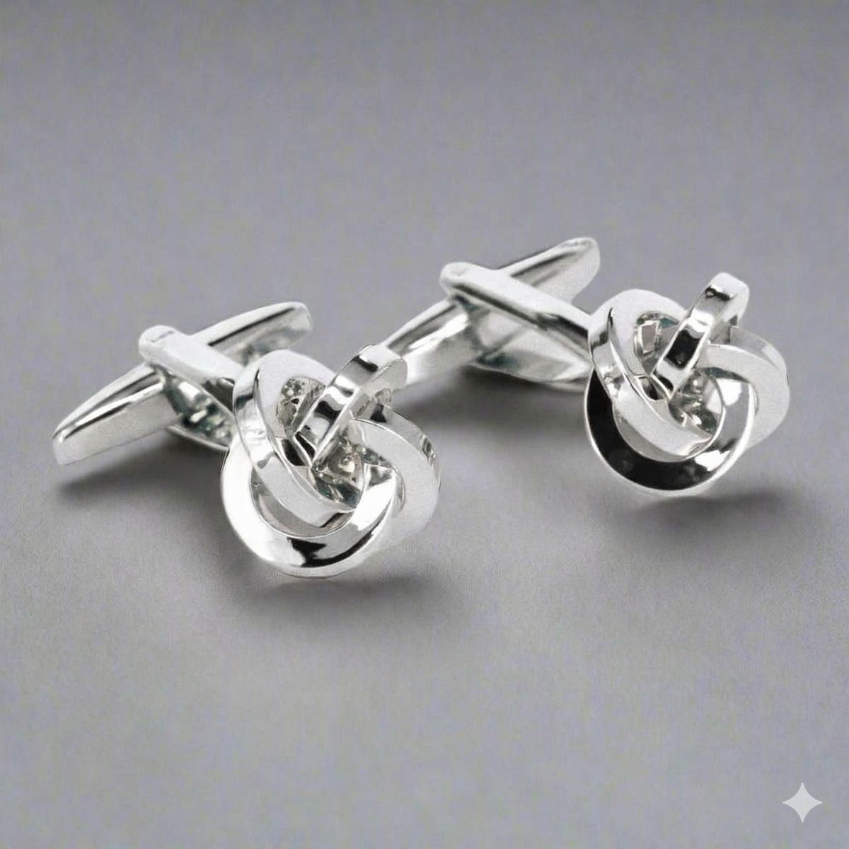 Oronianco Knot Cufflink with flat wire