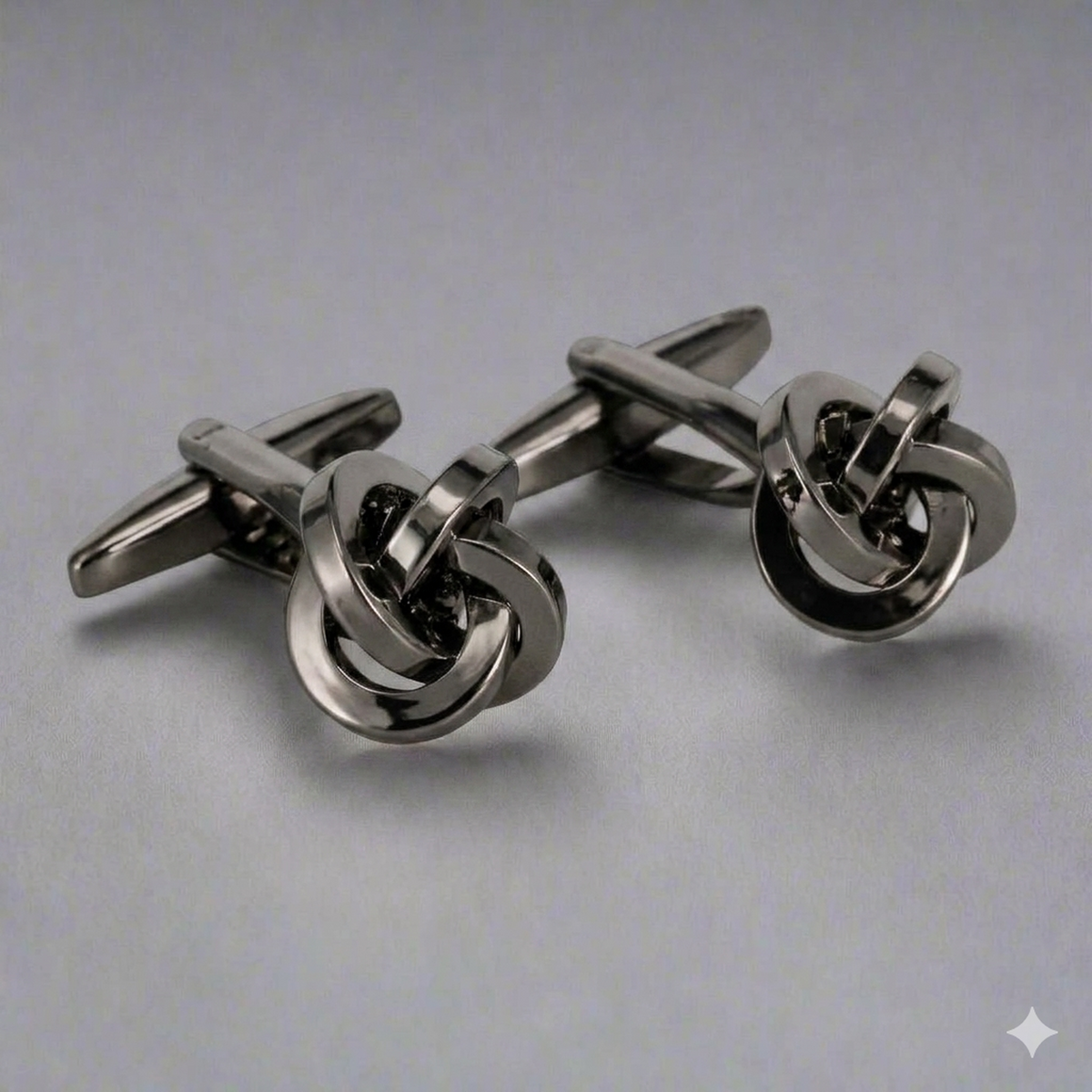 Oronianco Knot Cufflink with flat wire