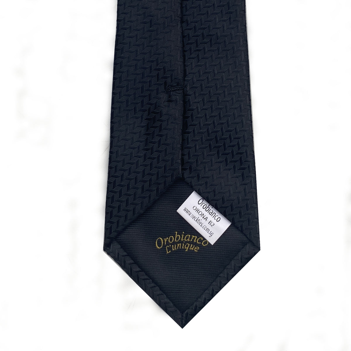 Orotie Black with Maze Design